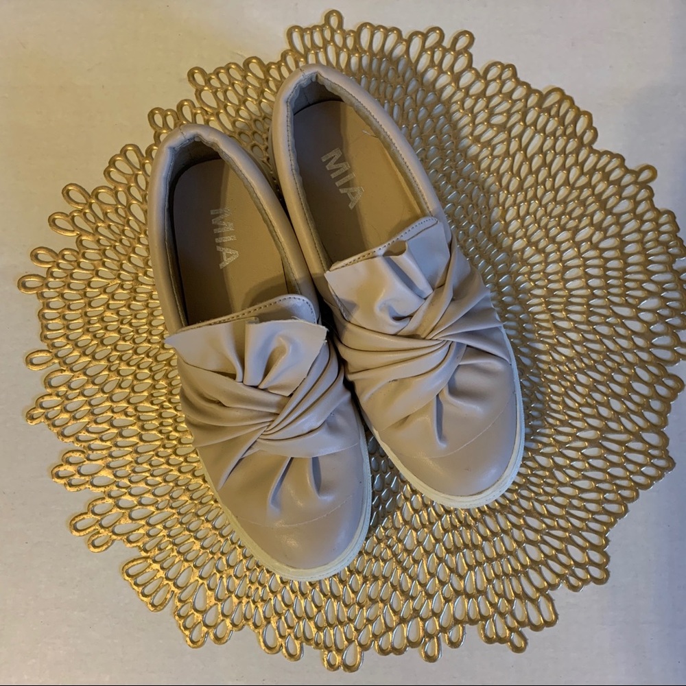 Mia “Zoe” Slip On Sneakers (S10)